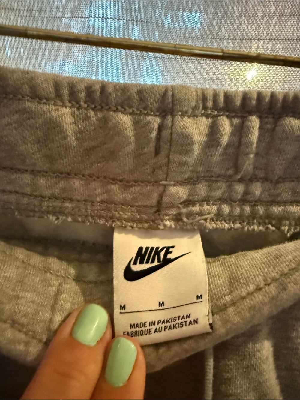Nike women’s med Gray Jogger Pants - Picture 4 of 5